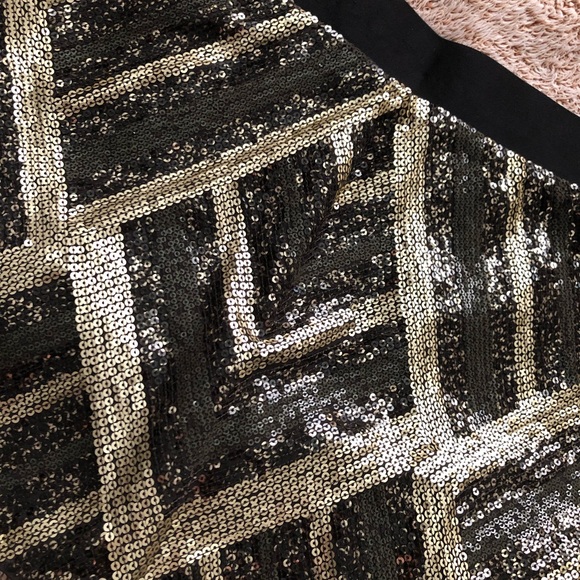New sequined skirt 💕 - Picture 4 of 5